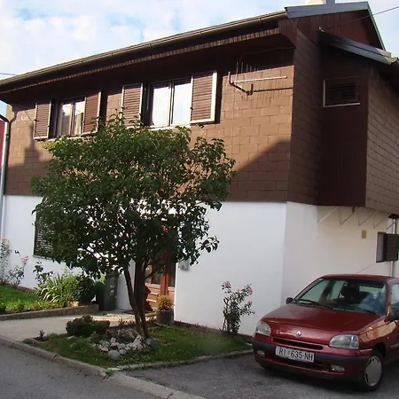 Apartment Maroflin *