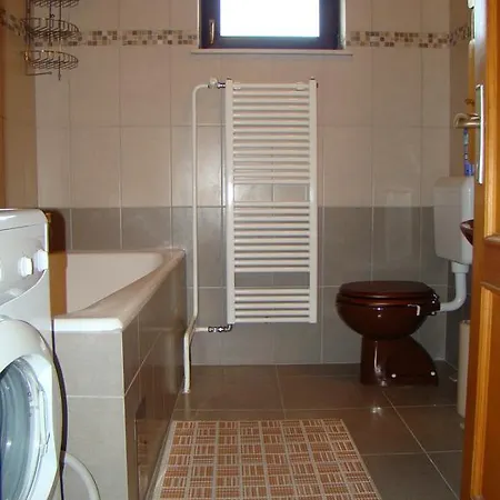 Apartment Maroflin Crni Lug
